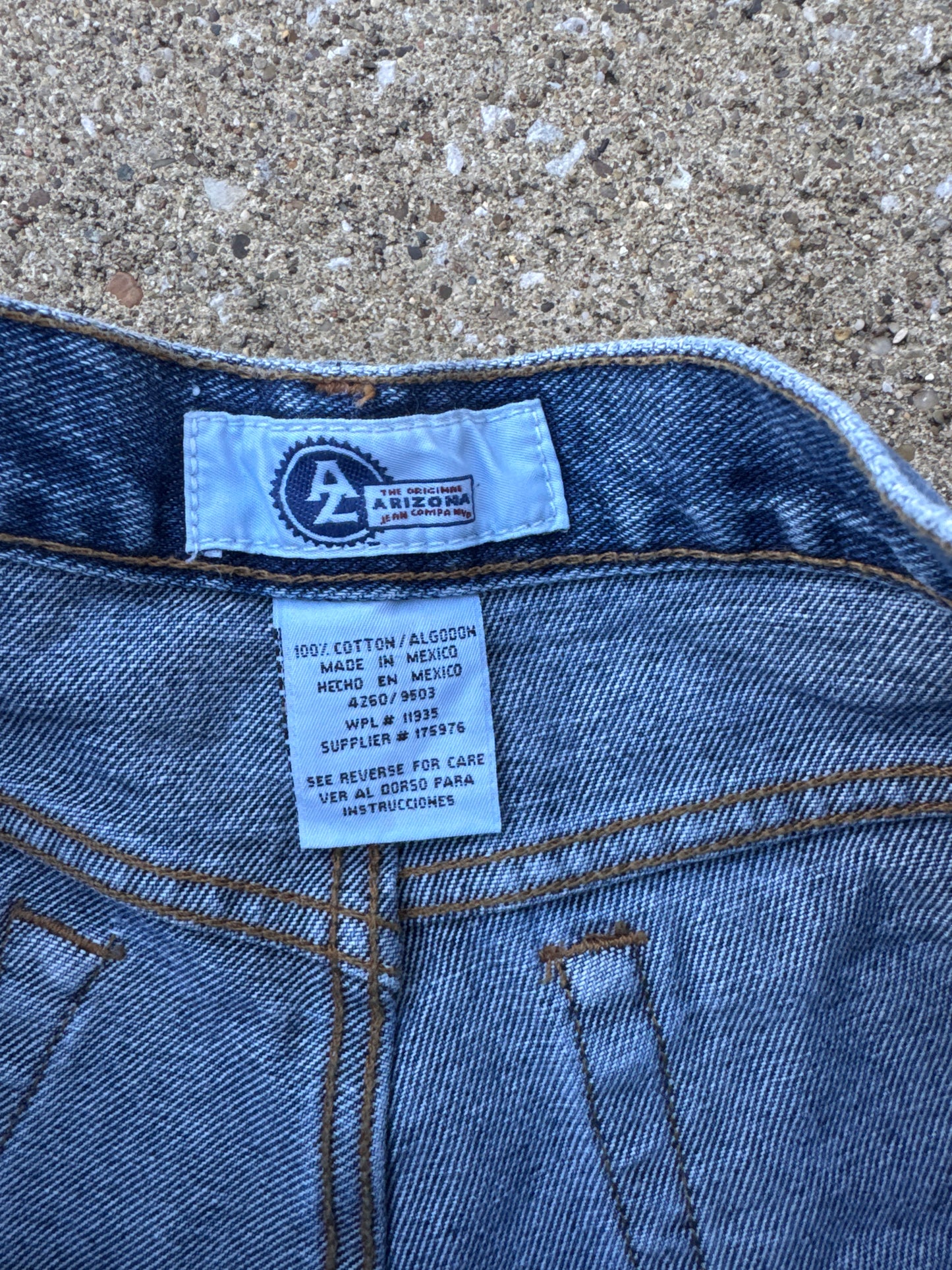 Vintage/y2k Arizona Jeans denim shorts size 9